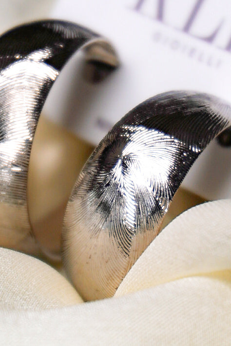 Orecchini cerchi larghi striati