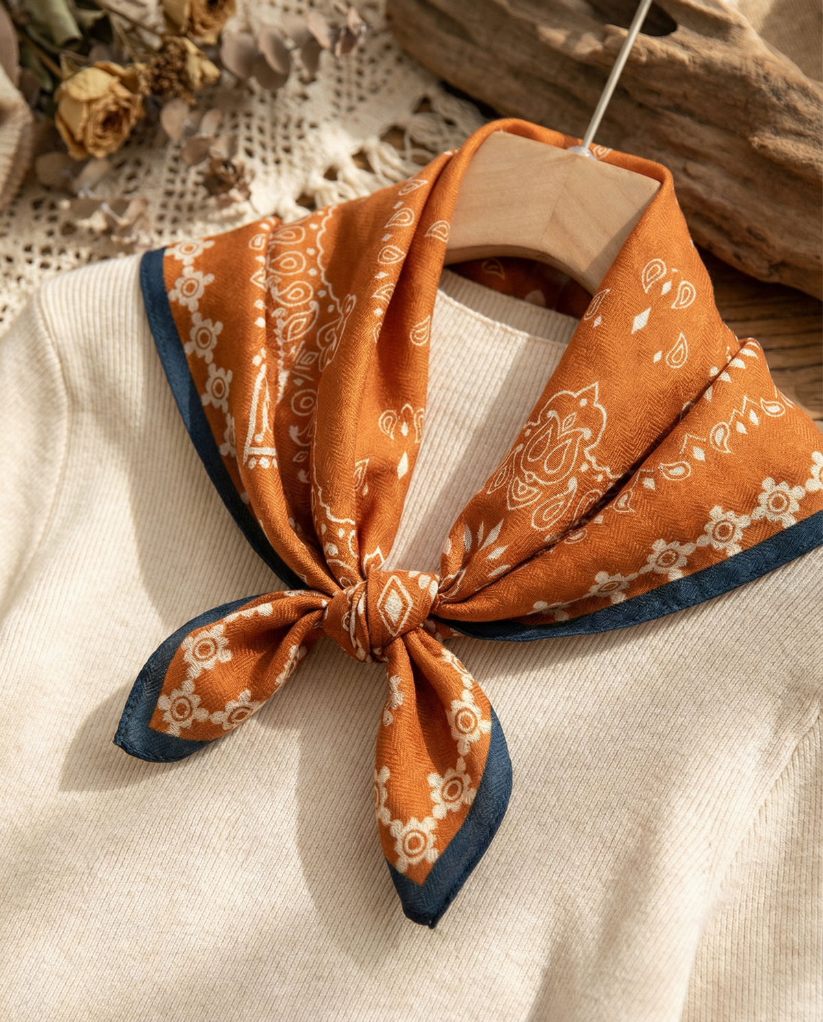 Foulard quadrato Bohème 70x70 in poliestere effetto seta, fantasia boho chic