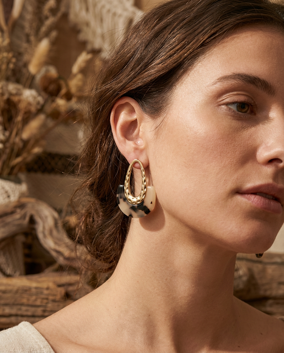 Orecchini in resina acciaio inox dorato Luna