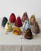 Pochette da donna in pelle con frange