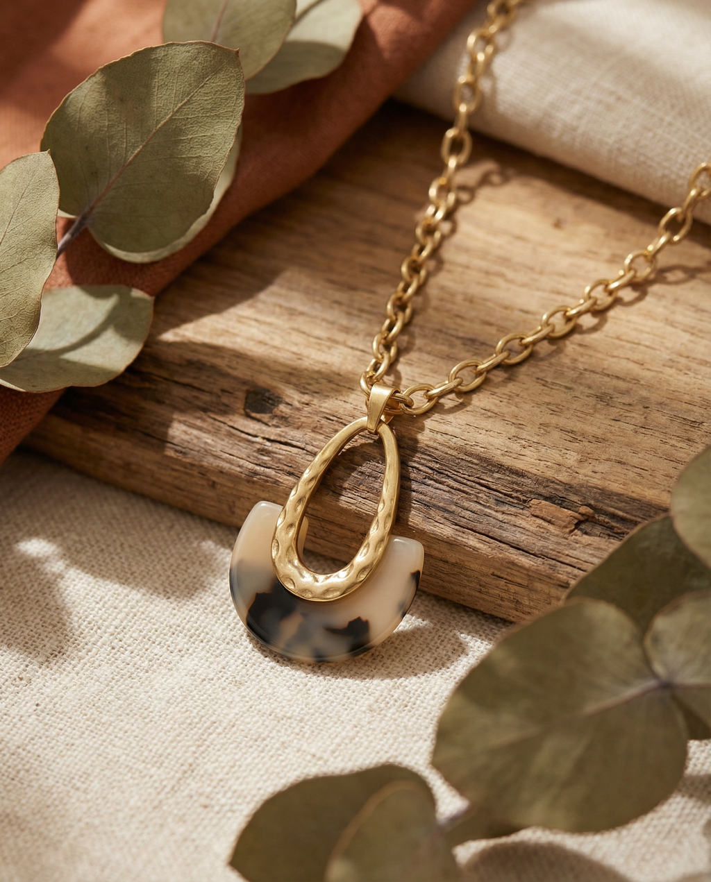 Collana catena pendente resina acciaio inossidabile dorato Luna